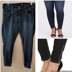 Torrid Zippered Ankle Skinny Jeans Size 16